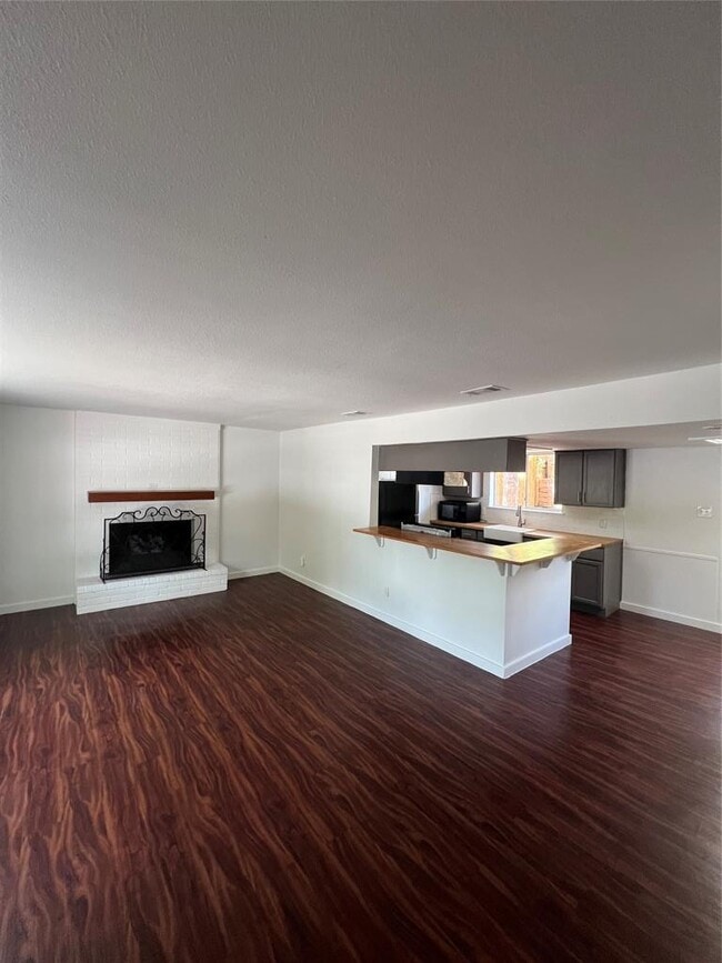Building Photo - 6104 Walnut Hills Dr