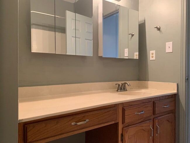 Building Photo - Under repair!