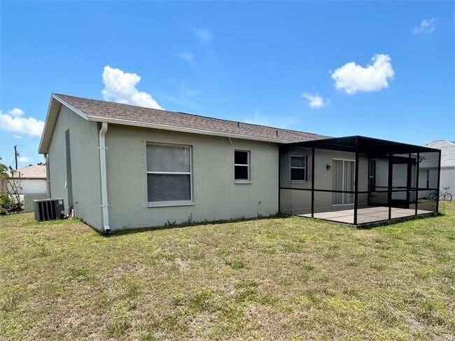 Building Photo - 1027 SW 9th Ct