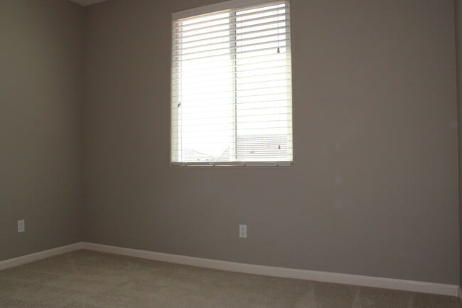 Building Photo - 170 Dnieper River Way