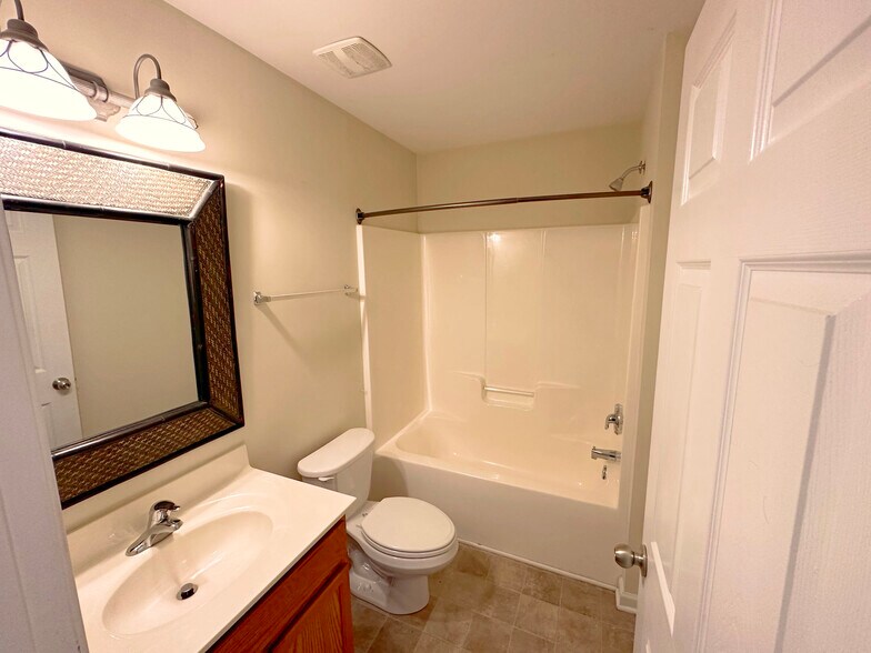 Bathroom 1 - 2018 Southridge Drive
