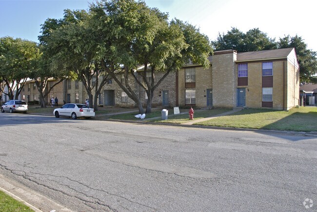 Building Photo - North Hill Town Homes