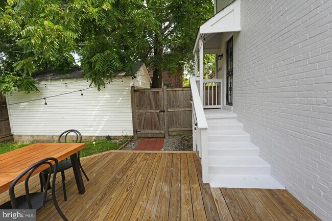 Building Photo - 5522 Blair Rd NE