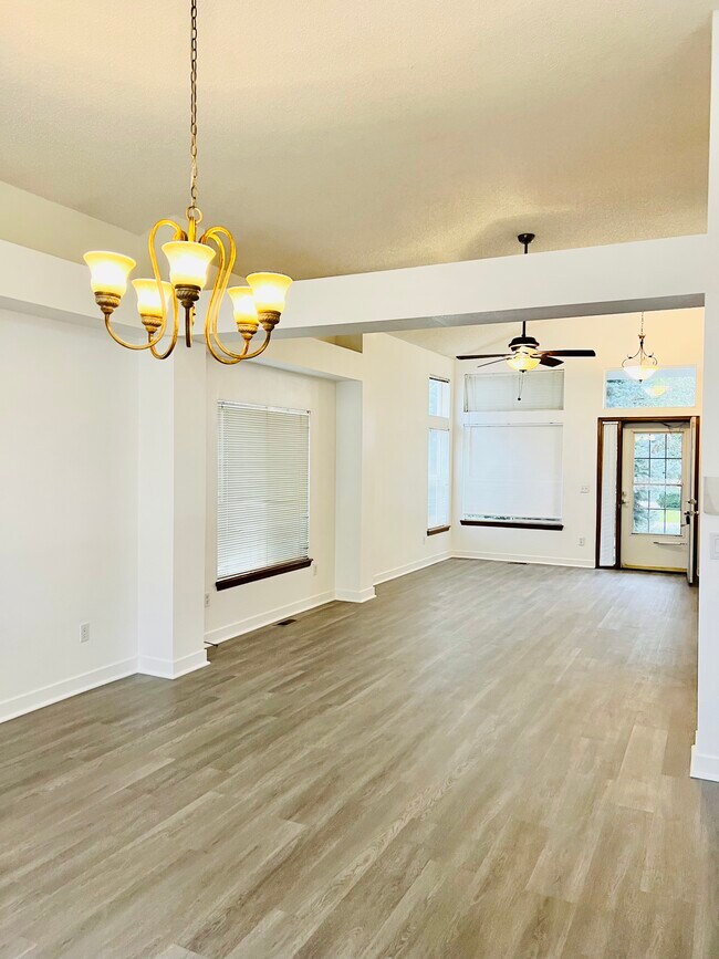 Formal dining room - 17065 Foxton Dr