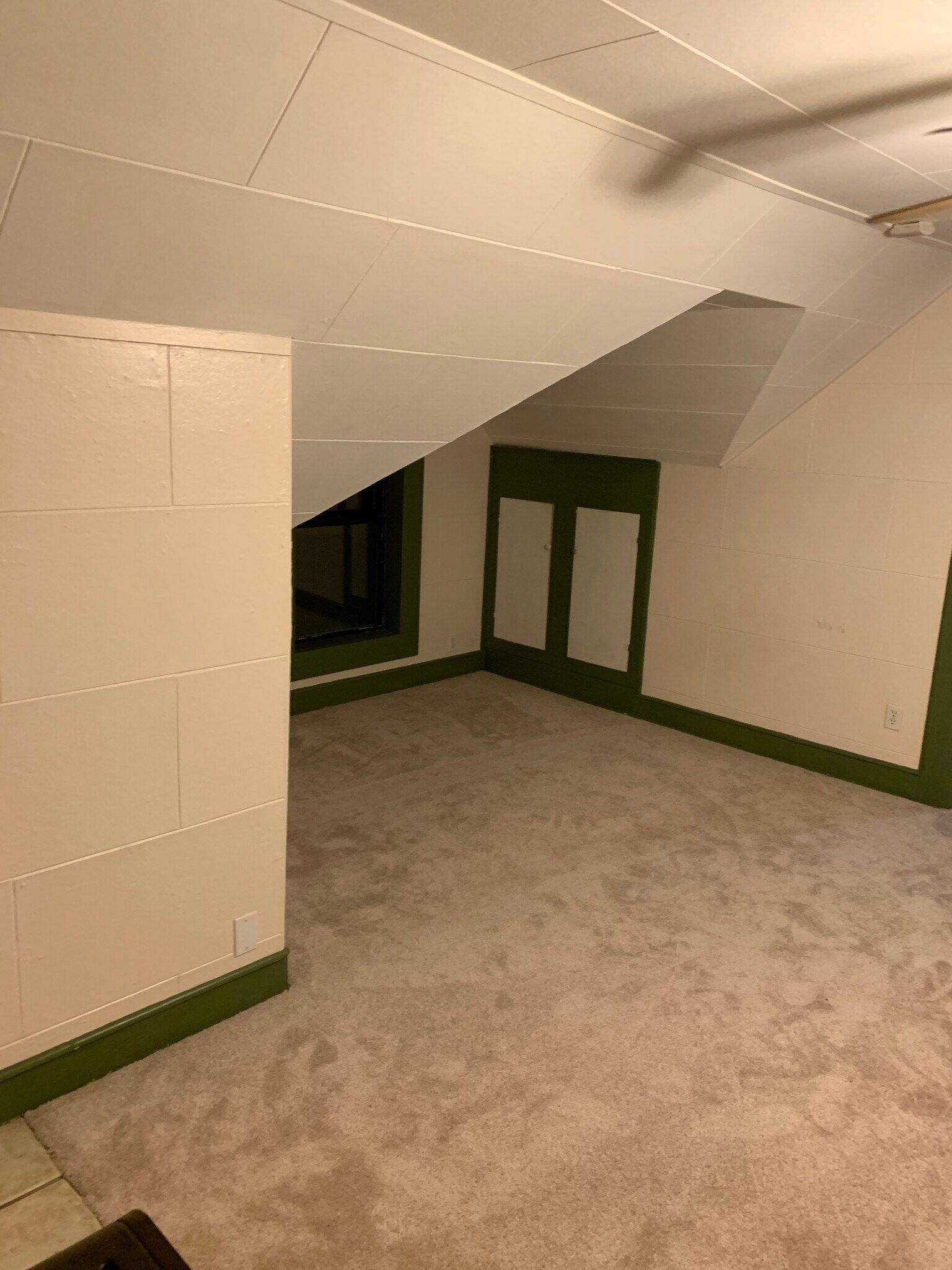 Building Photo - 802 N 8th Ave