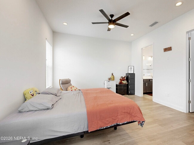 Building Photo - 121 Newfield Wy.