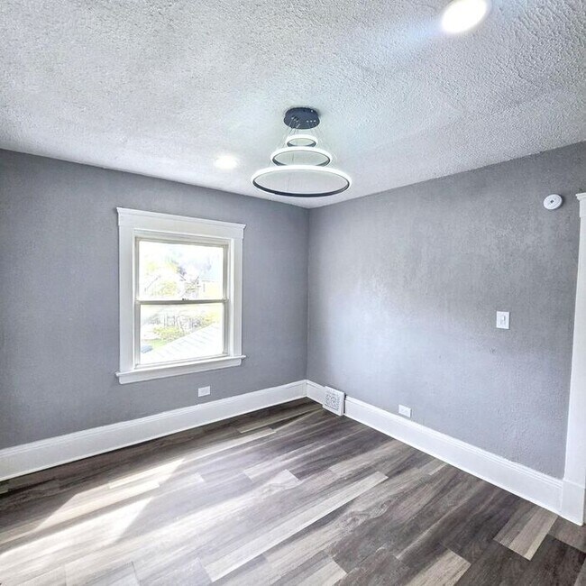 Building Photo - 3-Bedroom Home with Attic and Basement in ...