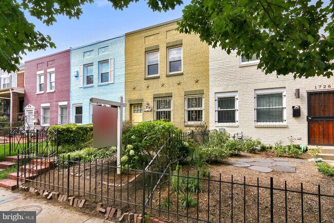 Building Photo - 1724 E St NE