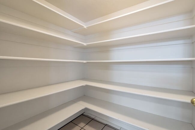 Building Photo - Available Now!   4 bedrooms, 3 1/2 baths PLUS Large Bonus Room