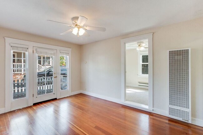 Building Photo - 332 Waverley St