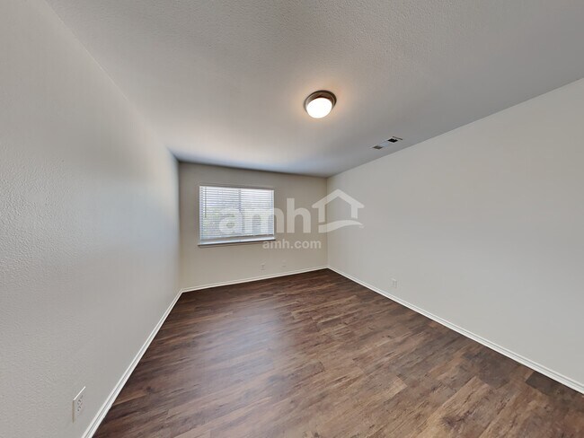 Building Photo - 9319 Foxgrove Way