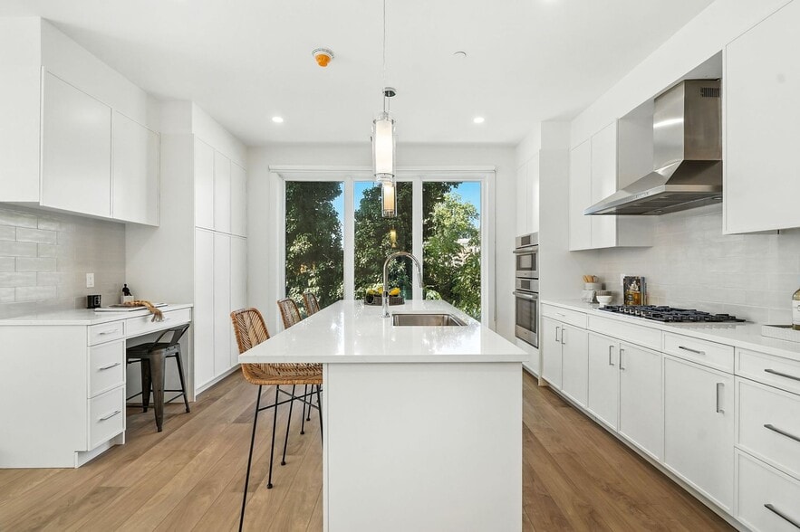 Primary Photo - Harrison Grand