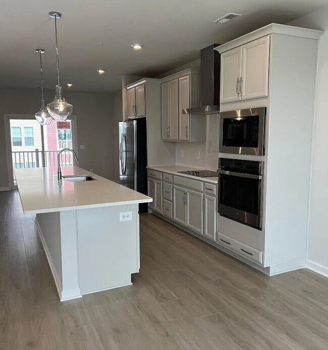 Building Photo - 807 Birchwood Hl Pl