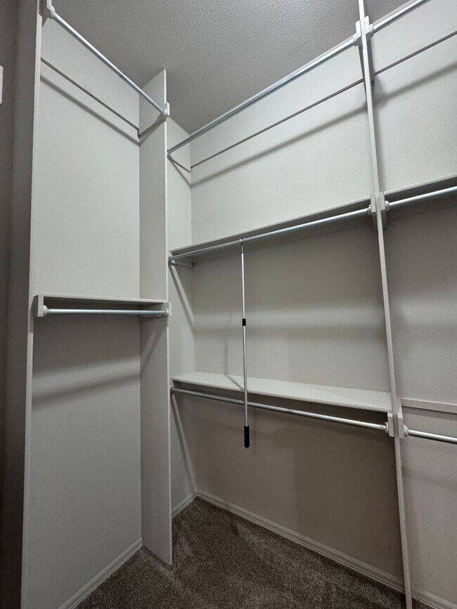 Building Photo - Lovely Southern Reserve 3 Bed 2 Bath - Jen...