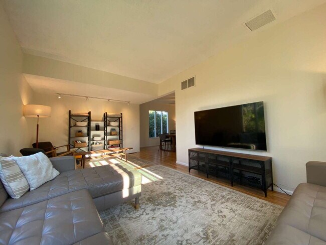 Building Photo - Rustic 4-Bed, 2-Bath Home in Happy Valley ...