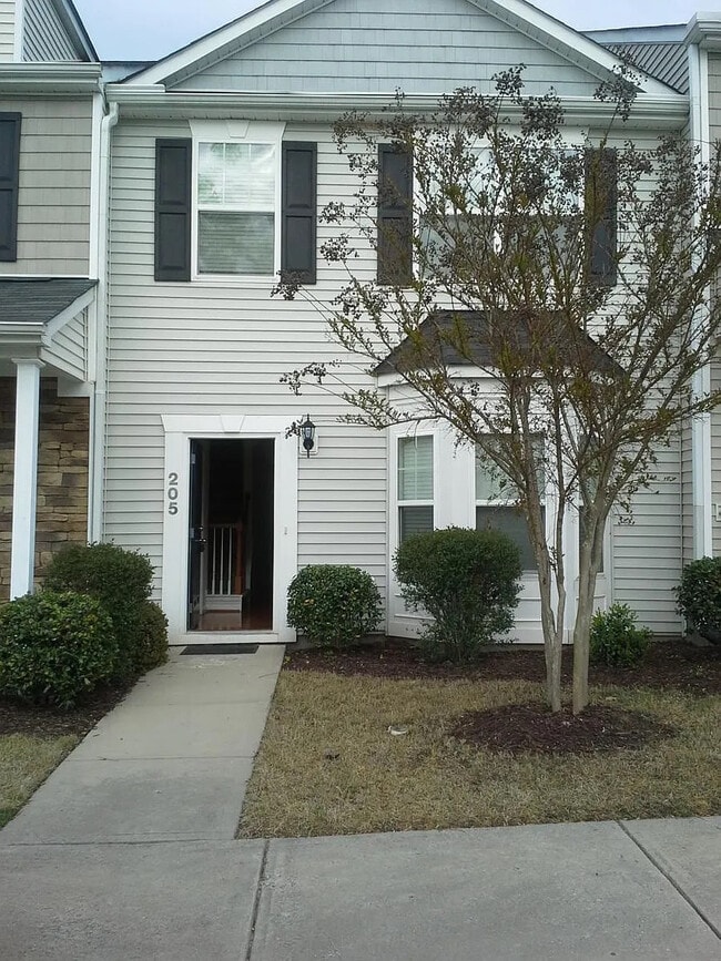 Building Photo - Room in Townhome on Hampshire Downs Dr