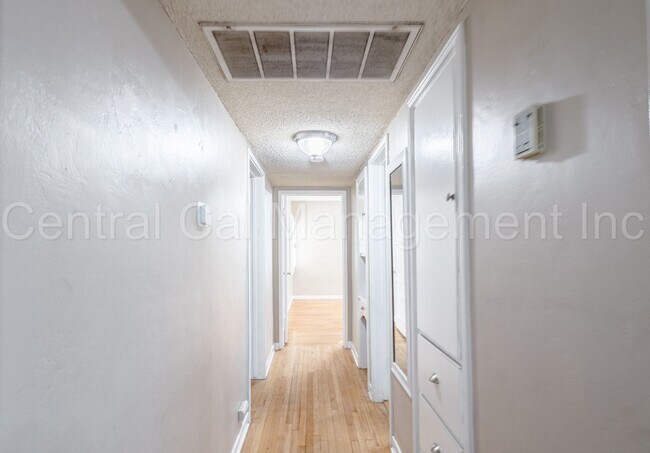 Building Photo - 2 Bedroom/1 Bath Home with Bonus Room  - $1650 per month!