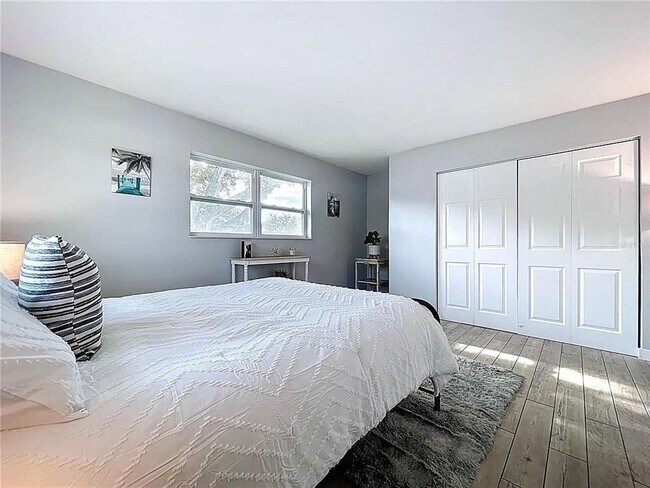 Building Photo - Modern luxury meets Florida charm in this ...