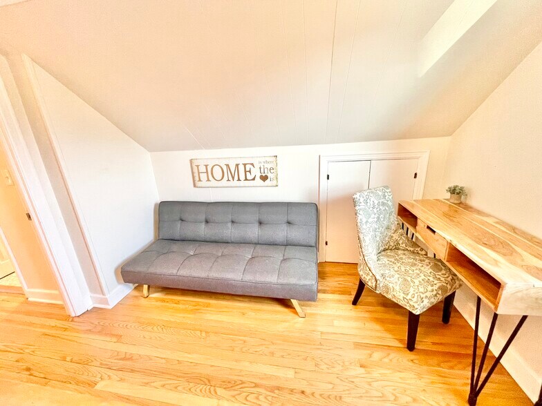 Building Photo - 1325 Willow Dr