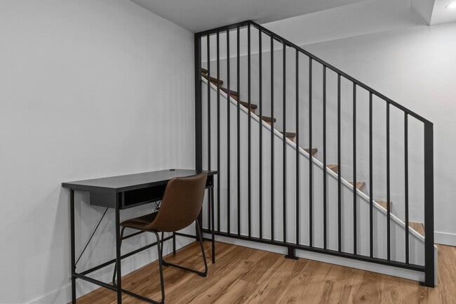 Building Photo - 1095 April Ln