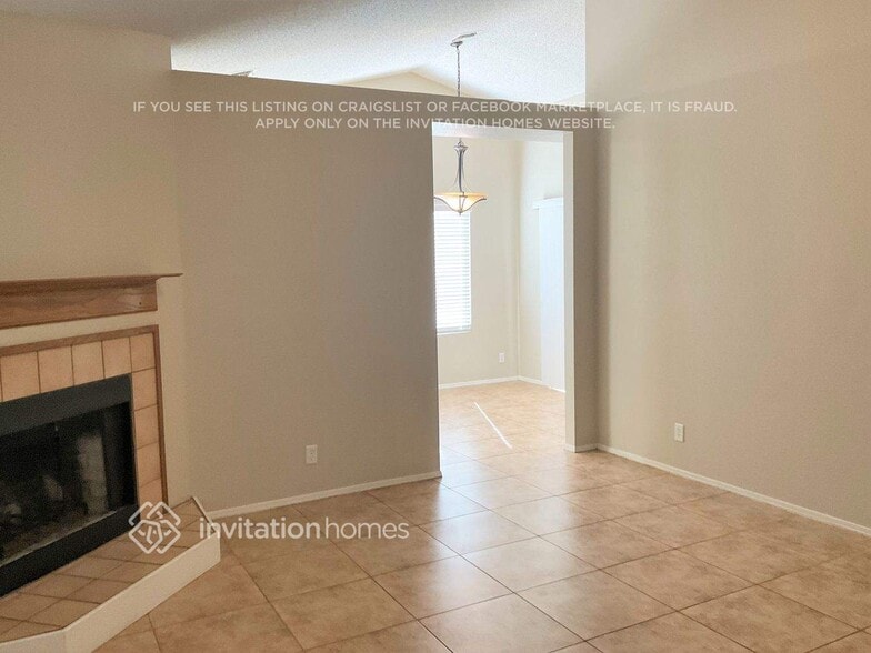 Building Photo - 921 S Val Vista Dr