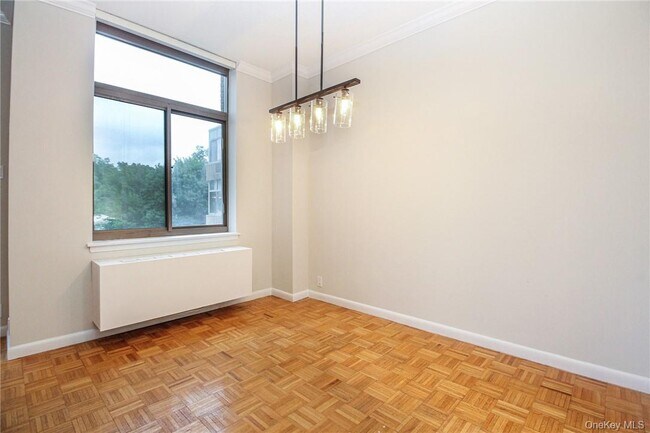 Building Photo - 35 N Chatsworth Ave