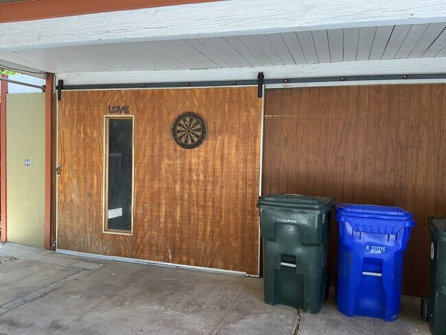 Building Photo - High Desert Retreat- 3 Bedrooms, 2 Bathroo...