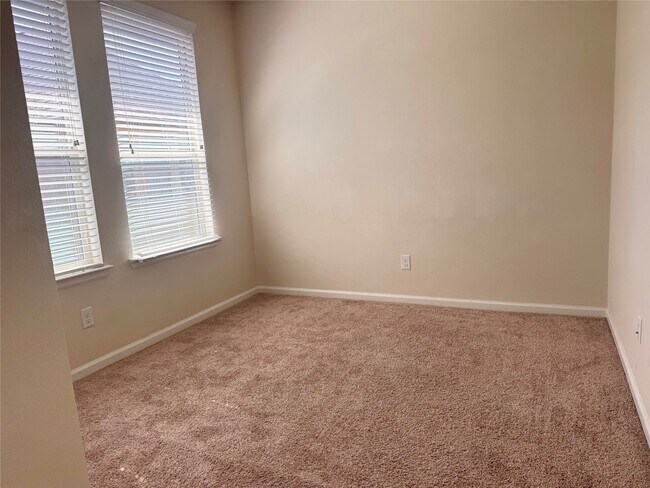 Building Photo - 10009 Spring Shadows Park Cir