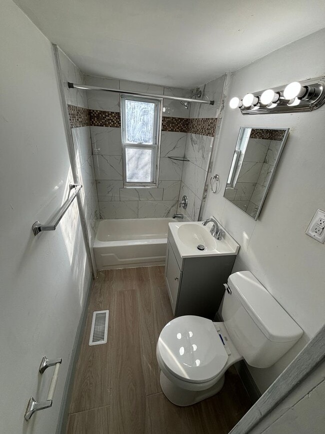 Building Photo - Newly Renovated 4 Bedroom, 2 Full Bath in ...