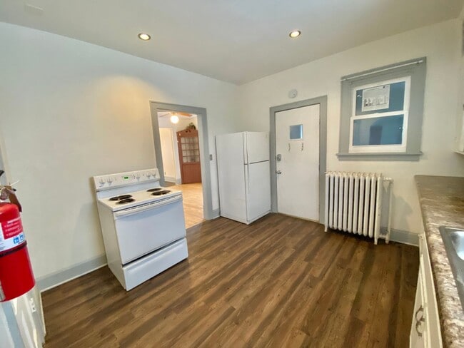 Building Photo - 4 Bedroom near Downtown Fargo!