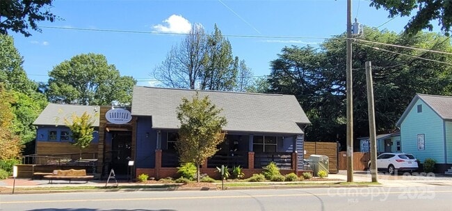 Building Photo - 2730 Holt St