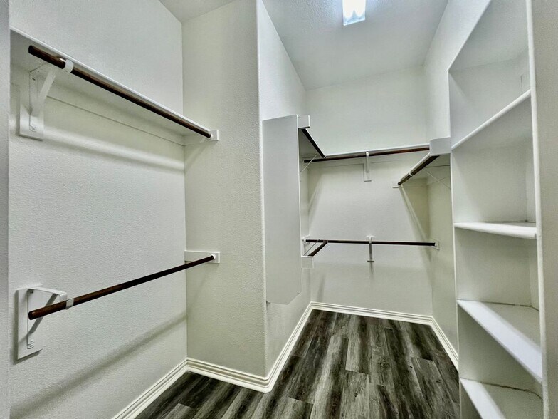 Building Photo - 1429 Freesia Dr