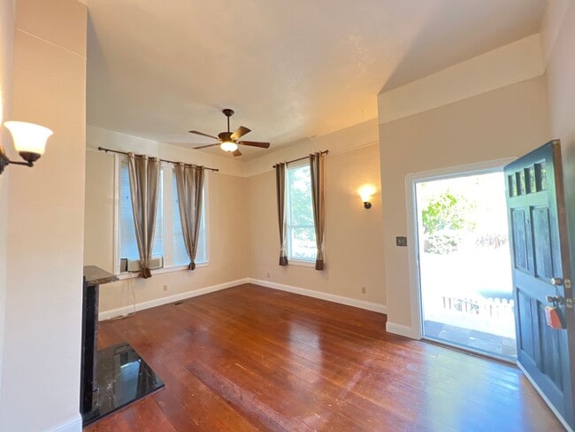 Building Photo - Downtown Benicia Remodeled Saltbox