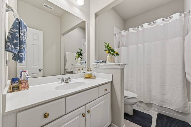 Building Photo - 32227 Cedar Crst Dr