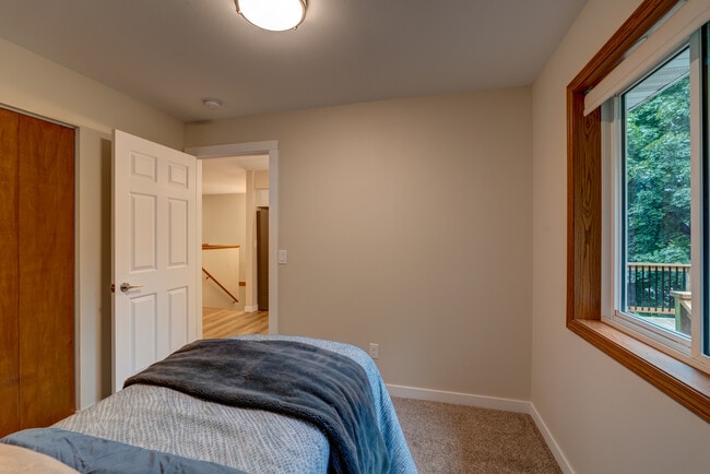 Building Photo - 211 Parkway Dr