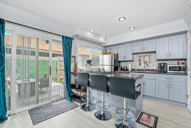 Building Photo - 1758 Sussex Walk