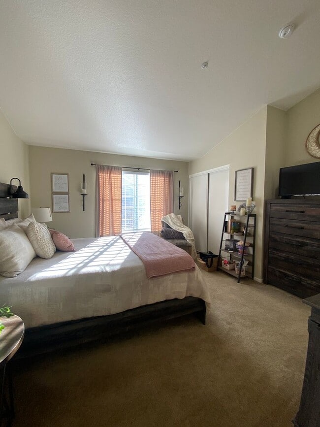 Building Photo - Danville, Shadowhawk 3 Bed, 2.5 Ba., Corner Townhouse, Close to great schools, 2 year lease