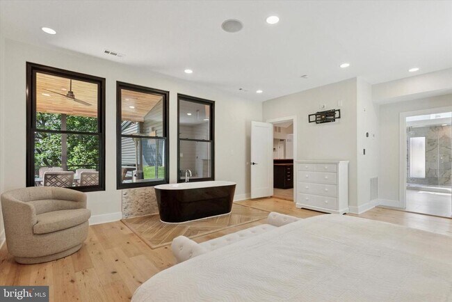 Building Photo - 1220 Valley Rd