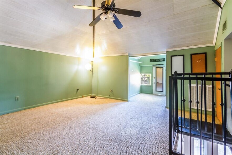 3RD FLOOR LOFT - 2505 Austin St