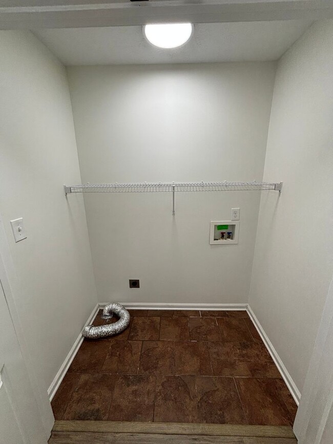 Building Photo - Spacious 4 Bed, 2.5 Bath Home for Rent!