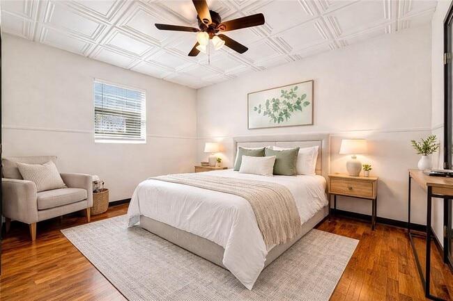 Building Photo - 6915 Providence Ave