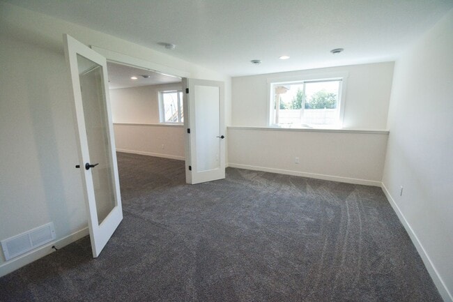 Building Photo - Stunning 5 Bed, 3.5 Bath Luxury Home for R...