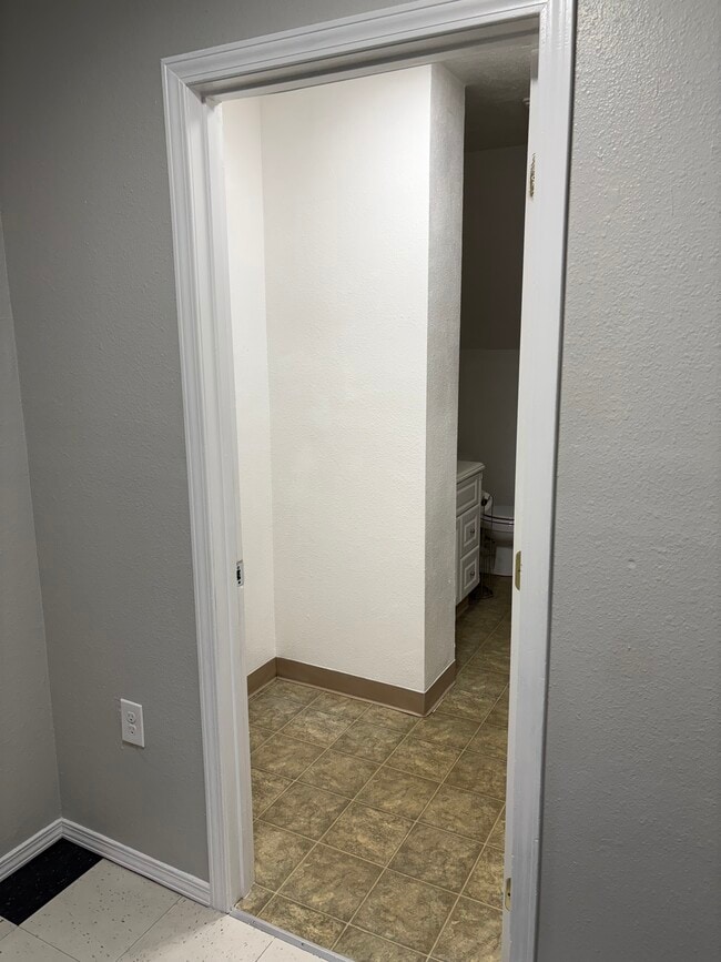 Building Photo - 4817 N Madison St