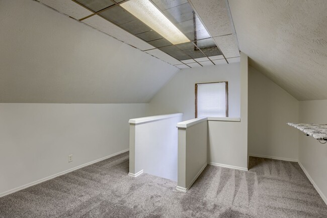 Building Photo - Cozy & Comfortable 2-Bedroom In Gretna!!
