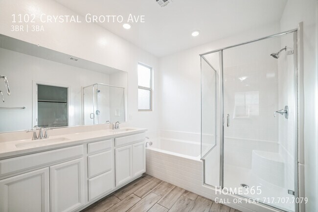 Building Photo - Stunning 3 Bed, 3 Bath Home in Thriving La...