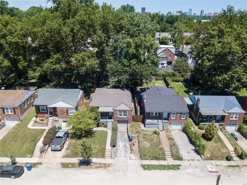 Building Photo - 8739 White Ave