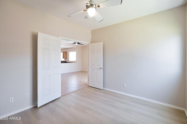 Building Photo - 3255 E Castanets Dr