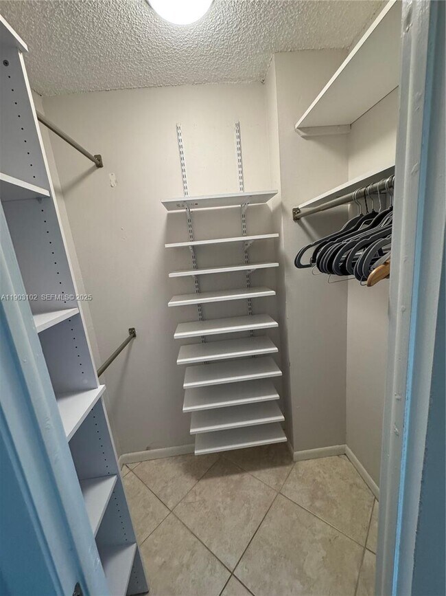 Building Photo - 505 E Dania Beach Blvd