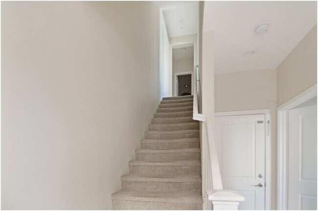 Building Photo - Townhome in Trabuco Canyon!