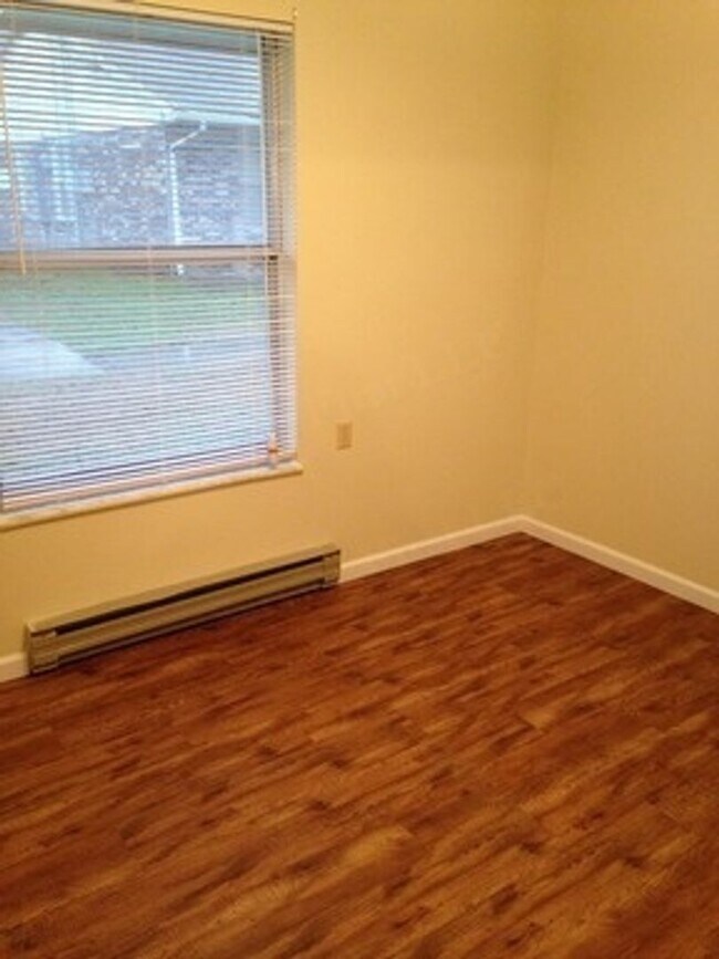 Building Photo - Fayette Manor